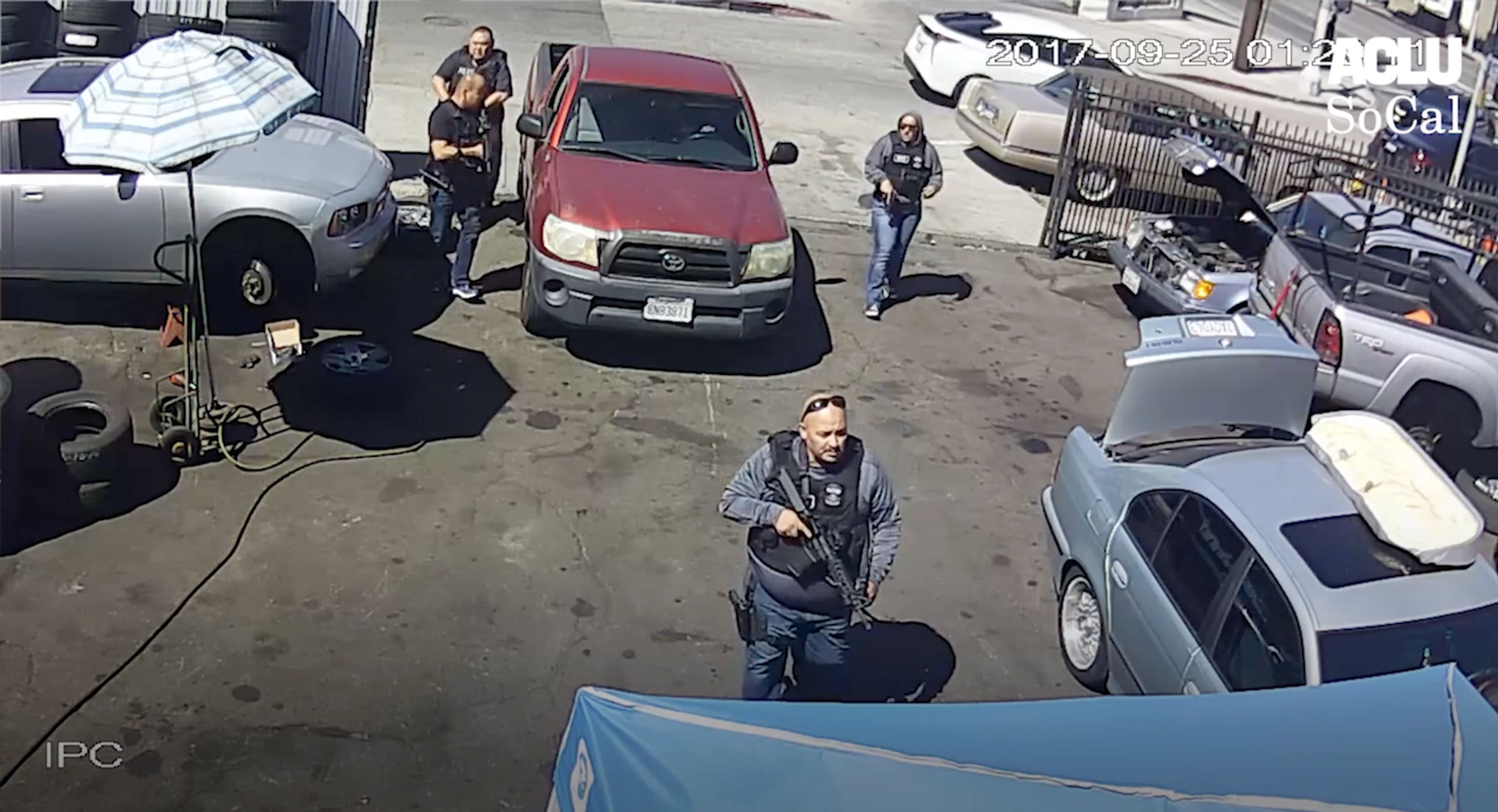 ICE raiding an autoshop with assault weapons